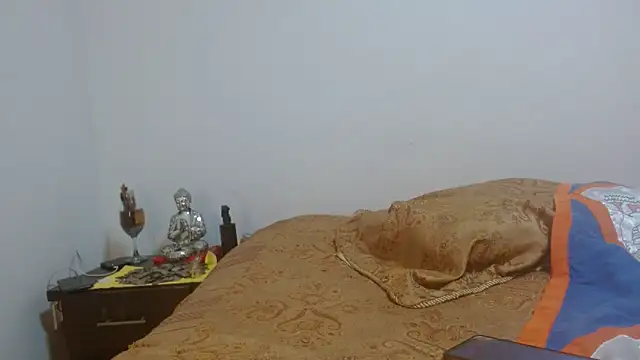 naiaratobon   online show from 03.14.26