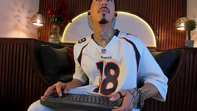 Snapshot of Donovan_Desmond chatting on 01.17.26 Donovan Desmond online show from 01.17.26