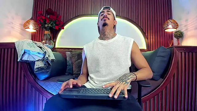 Snapshot of Donovan_Desmond chatting on 02.03.26 Donovan Desmond online show from 02.03.26