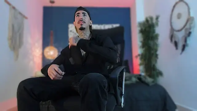 Snapshot of Donovan_Desmond chatting on 02.08.26 Donovan Desmond online show from 02.08.26