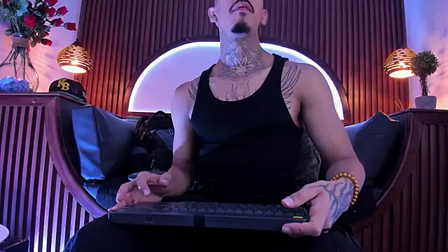 Snapshot of Donovan_Desmond chatting on 02.10.26 Donovan Desmond online show from 02.10.26