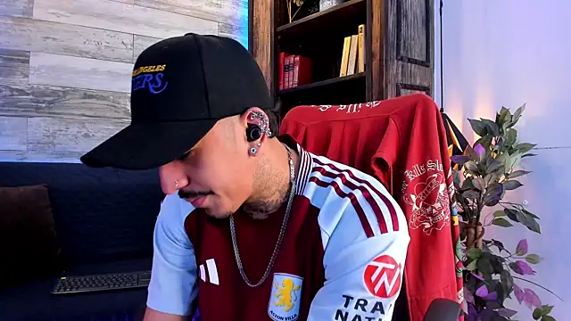 Snapshot of Donovan_Desmond chatting on 02.12.26 Donovan Desmond online show from 02.12.26