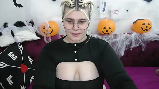 Amber Monro online show from 10.21.25