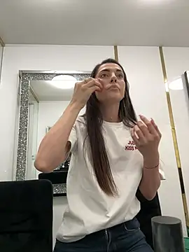 EllyLynn online show from 04.13.26