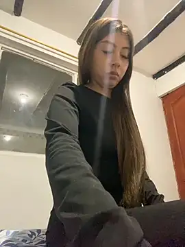 Sara-cooper2 online show from 10.11.25