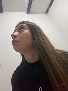 Sara-cooper2 online show from 02.04.26