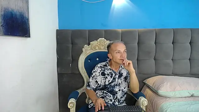 Snapshot of DaddyPoweer chatting on 10.12.25 DaddyPoweer online show from 10.12.25