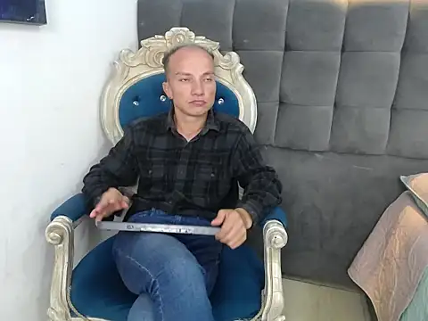 Snapshot of DaddyPoweer chatting on 10.15.25 DaddyPoweer online show from 10.15.25