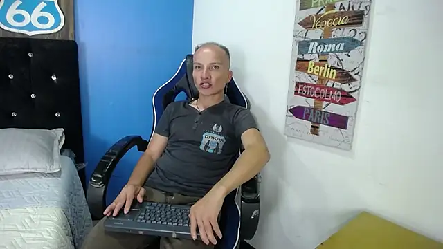Snapshot of DaddyPoweer chatting on 10.22.25 DaddyPoweer online show from 10.22.25