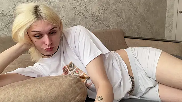 Snapshot of evelina228 chatting on 09.29.25 evelina228 online show from 09.29.25