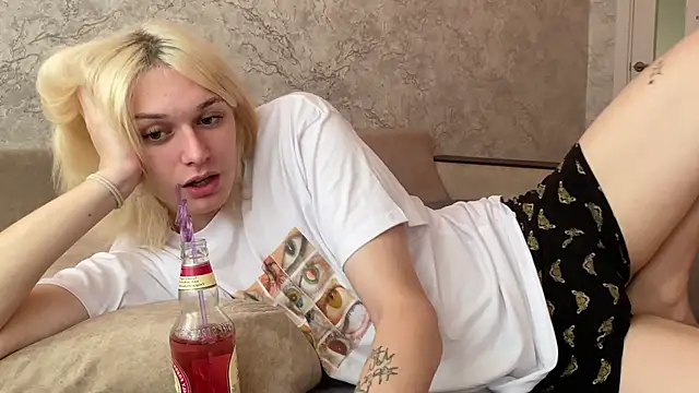 Snapshot of evelina228 chatting on 10.02.25 evelina228 online show from 10.02.25