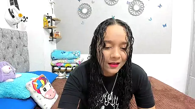 Snapshot of nay_and_aleja1 chatting on 10.04.25 nay and aleja1 online show from 10.04.25
