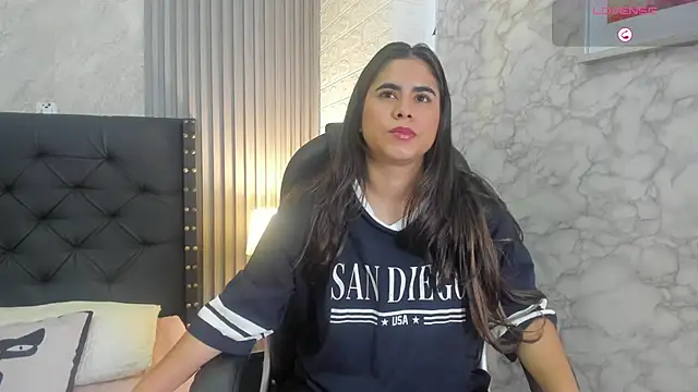 Snapshot of alicy__torres chatting on 02.26.26 alicy torres online show from 02.26.26