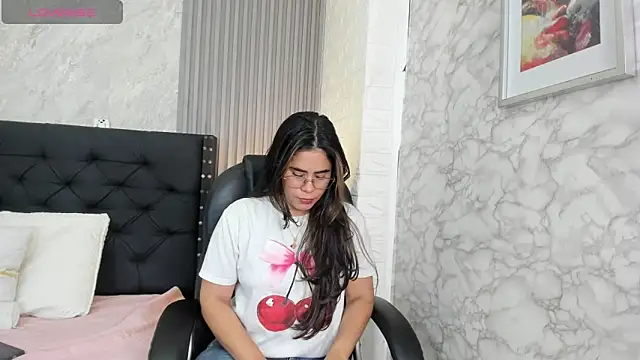 Snapshot of alicy__torres chatting on 04.13.26 alicy torres online show from 04.13.26