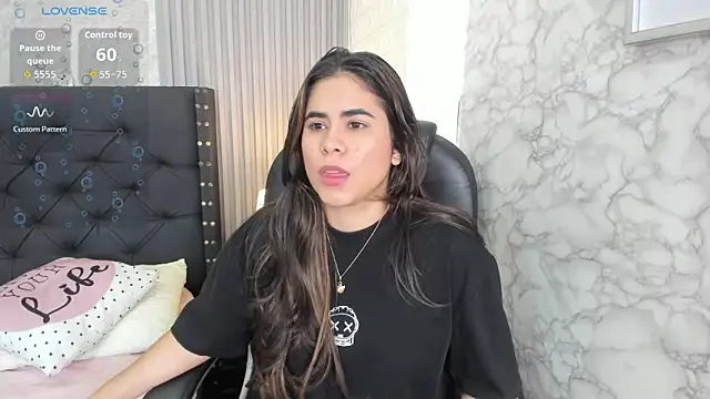Snapshot of alicy__torres chatting on 04.14.26 alicy torres online show from 04.14.26
