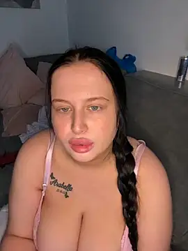 Snapshot of brunetteGirl274 chatting on 11.02.25 brunetteGirl274 online show from 11.02.25