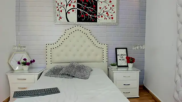 Valentiinoss online show from 12.18.25