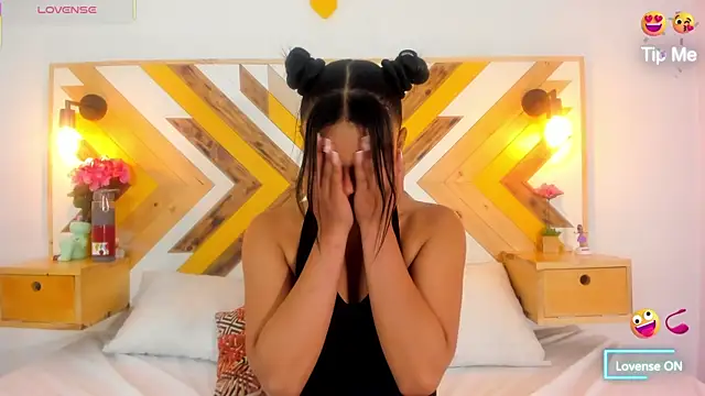 Snapshot of SoleneFontaine chatting on 09.19.25 SoleneFontaine online show from 09.19.25