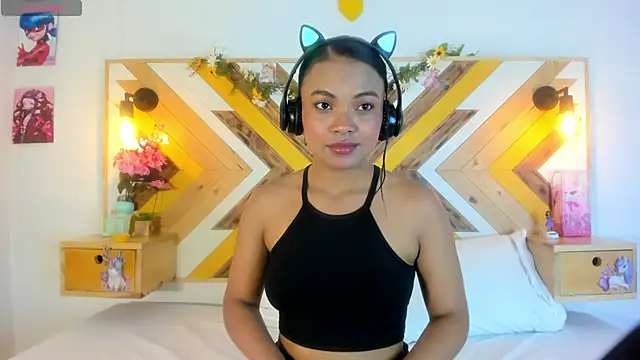 Snapshot of SoleneFontaine chatting on 10.02.25 SoleneFontaine online show from 10.02.25