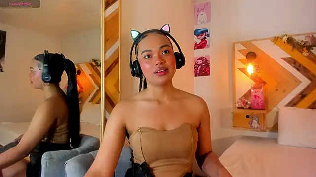 Snapshot of SoleneFontaine chatting on 10.14.25 SoleneFontaine online show from 10.14.25