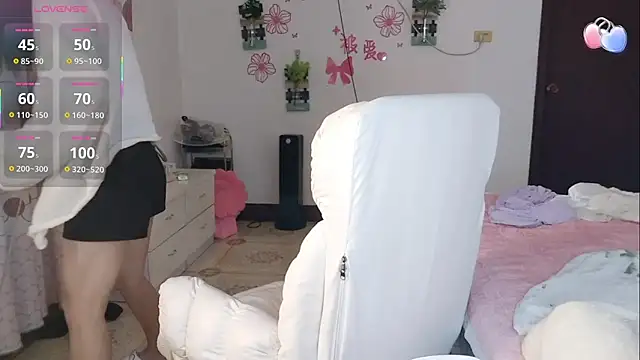 Snapshot of Tutu-o chatting on 09.16.25 Tutu-o online show from 09.16.25