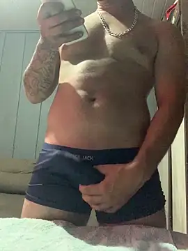 Snapshot of o-theus chatting on 02.20.26 o-theus online show from 02.20.26