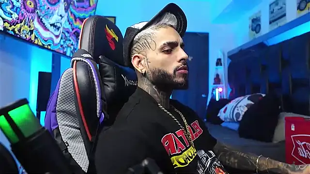 logan hugh8 online show from 02.12.26