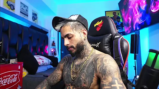 logan hugh8 online show from 03.02.26