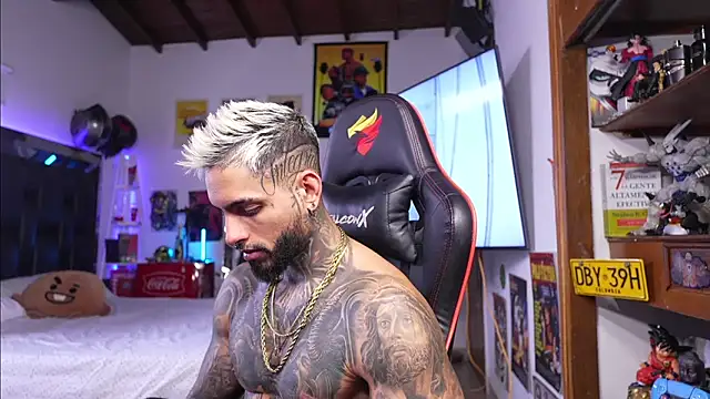 logan hugh8 online show from 03.12.26