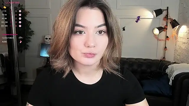 Snapshot of Dark_Moni chatting on 10.22.25 Dark Moni online show from 10.22.25