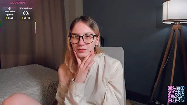 Snapshot of SharylSmalt chatting on 02.06.26 SharylSmalt online show from 02.06.26