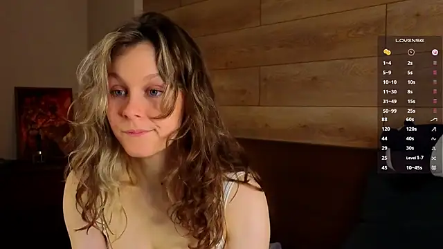 Snapshot of Tender_beauty chatting on 05.15.26 Tender beauty online show from 05.15.26
