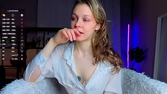 Snapshot of Tender_beauty chatting on 05.26.26 Tender beauty online show from 05.26.26
