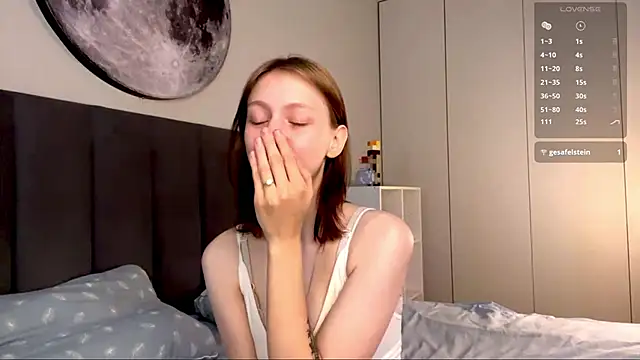 Snapshot of EllieDream chatting on 09.16.25 EllieDream online show from 09.16.25