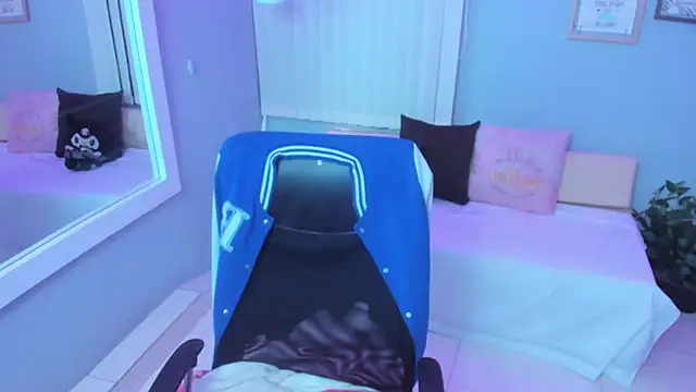 Snapshot of Miku_Kita chatting on 10.03.25 Miku Kita online show from 10.03.25