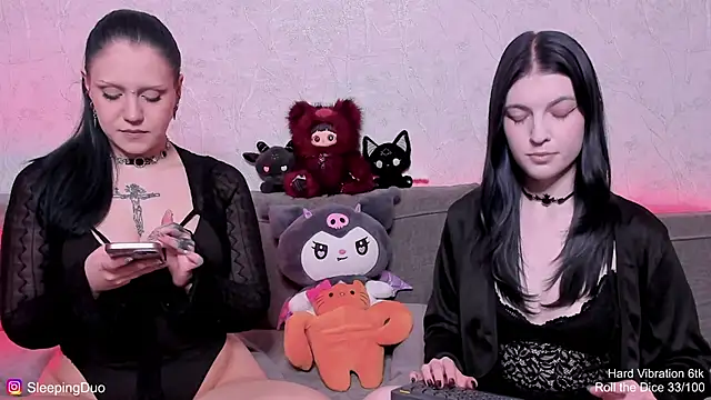 Snapshot of Threesomebabes chatting on 05.13.26 Threesomebabes online show from 05.13.26
