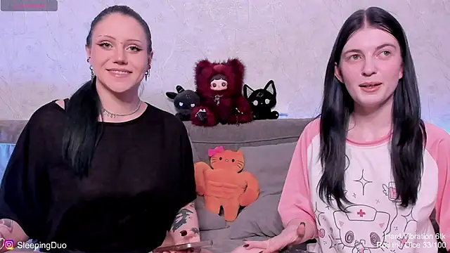 Snapshot of Threesomebabes chatting on 05.16.26 Threesomebabes online show from 05.16.26