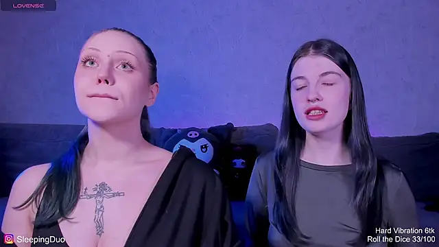 Snapshot of Threesomebabes chatting on 05.30.26 Threesomebabes online show from 05.30.26