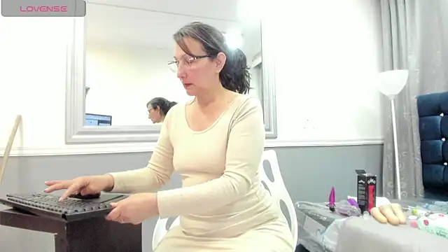 Snapshot of Oriana_Jhonson chatting on 06.12.26 Oriana Jhonson online show from 06.12.26