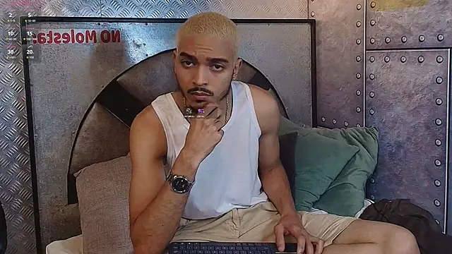 Snapshot of MarcusRain_ chatting on 02.01.26 MarcusRain online show from 02.01.26