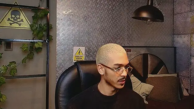 Snapshot of MarcusRain_ chatting on 02.05.26 MarcusRain online show from 02.05.26