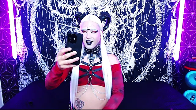 Snapshot of naomi_satan chatting on 04.29.26 naomi satan online show from 04.29.26