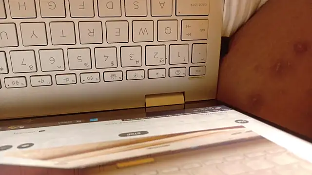 Snapshot of Dallasbest214 chatting on 10.24.25 Dallasbest214 online show from 10.24.25