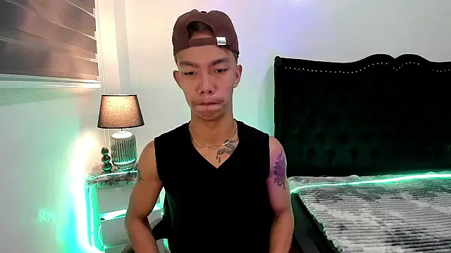 Snapshot of jersthebigfuckerxxx chatting on 10.04.25 jersthebigfuckerxxx online show from 10.04.25