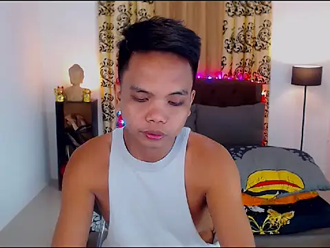 Snapshot of XExtraServiceManX chatting on 09.17.25 XExtraServiceManX online show from 09.17.25