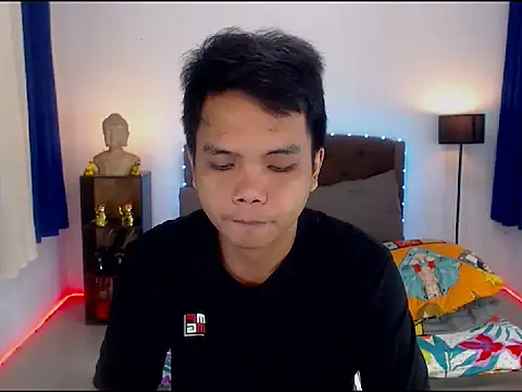 Snapshot of XExtraServiceManX chatting on 10.28.25 XExtraServiceManX online show from 10.28.25