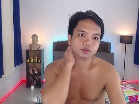 Snapshot of XExtraServiceManX chatting on 11.05.25 XExtraServiceManX online show from 11.05.25