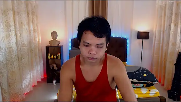 Snapshot of XExtraServiceManX chatting on 11.21.25 XExtraServiceManX online show from 11.21.25