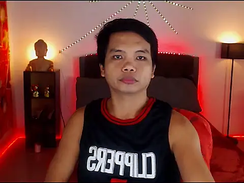 Snapshot of XExtraServiceManX chatting on 12.18.25 XExtraServiceManX online show from 12.18.25