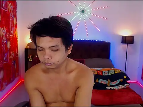 Snapshot of XExtraServiceManX chatting on 12.20.25 XExtraServiceManX online show from 12.20.25